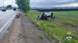 В Уфе на Восточном выезде водитель иномарки влетел в ограждение